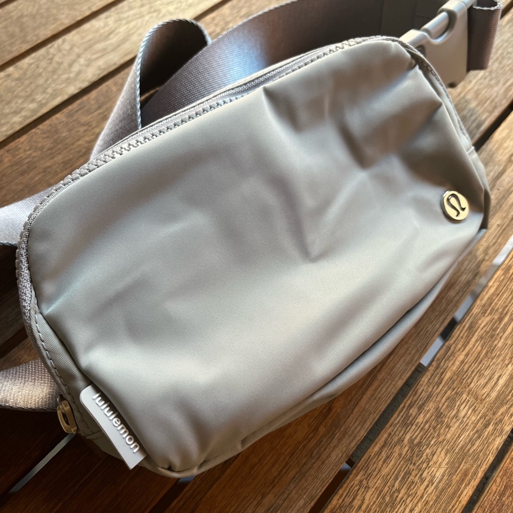 Lululemon | Everywhere Belt Bag - Picture 4 of 5